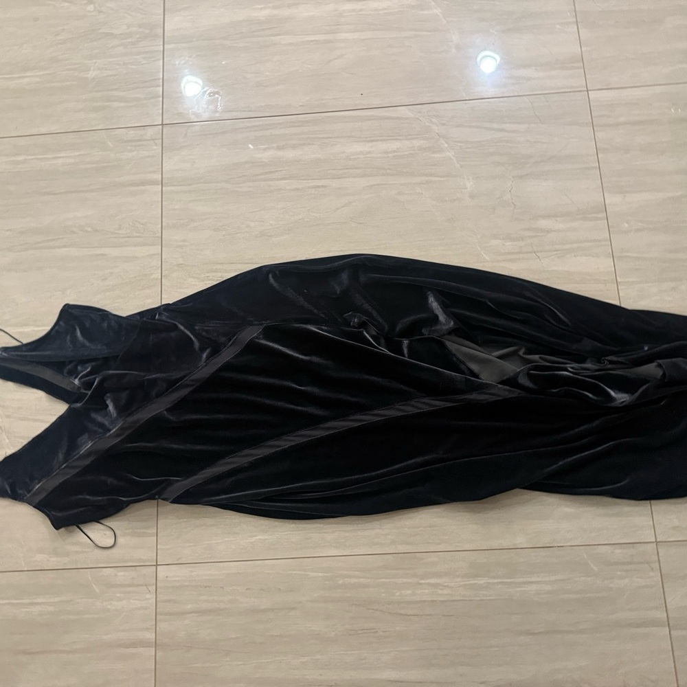 FREE PROPLE (M) Charcoal Velvet Gown. Never worn. Forgot to return boobs 2 big 😂